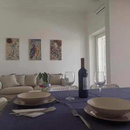 Апартаменты La Casa Dei Capperi - The House Of Capers 1 *